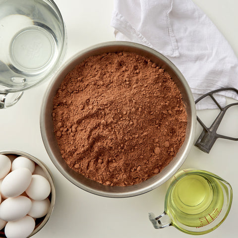 Pillsbury Plus™ CAKE MIX DEVIL'S FOOD PUDDING IN THE MIX